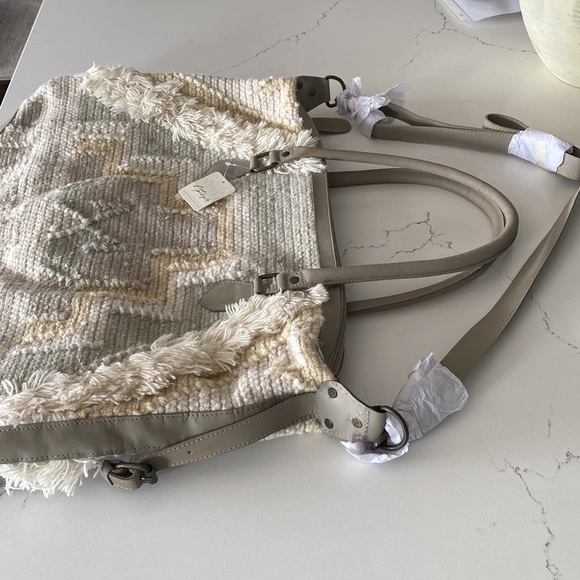 SOLD - ⭐️ HOST PICK!⭐️ Free People Weekender Getaway Tote in shade Ivory Coast - Picture 8 of 10